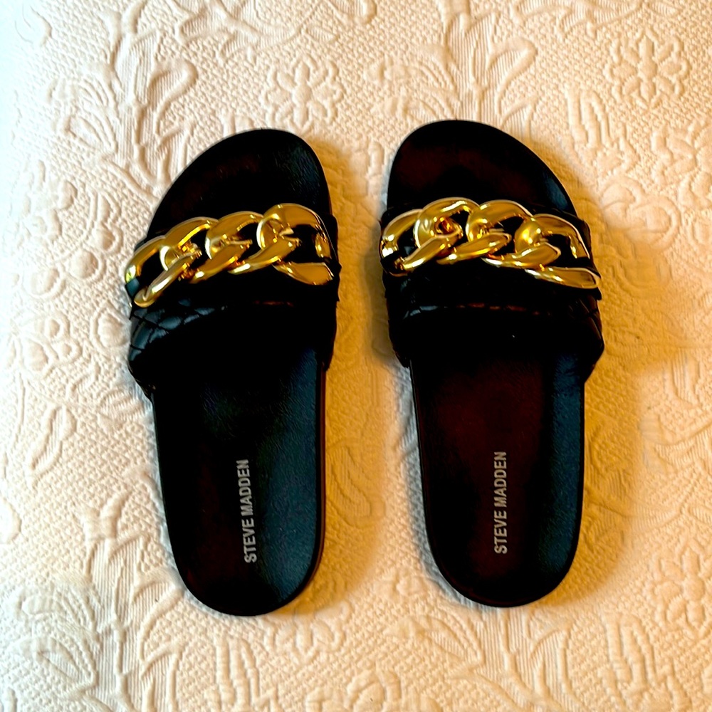 Steve Madden slides size 8 black / gold chain embellishment. Super comfortable.